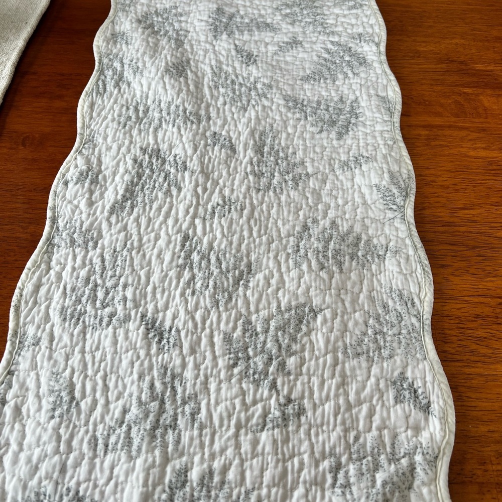 Elegant Quilted Table Runner​